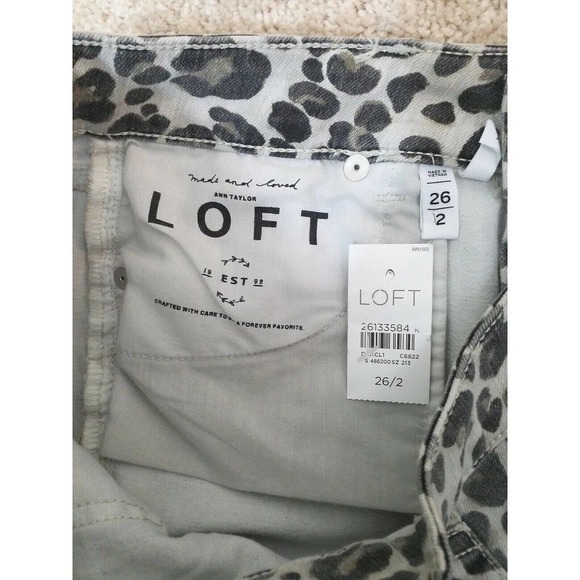 LOFT~Woman Size 2/26~Gray Animal Leopard Print Curvy Skinny Jeans Pants NWT. - Picture 4 of 12